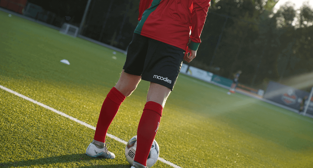 Waarom zwarte voetbalbroekjes het verschil maken voor vrouwen en meisjes bij DSS