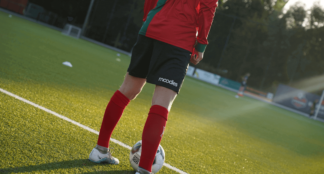 Waarom zwarte voetbalbroekjes het verschil maken voor vrouwen en meisjes bij DSS